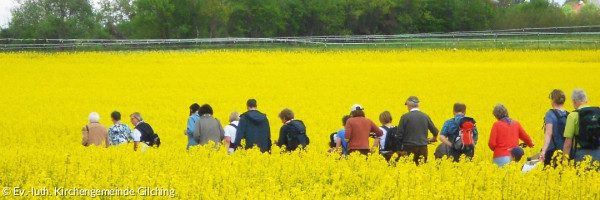 Foto: Ökumenische Gruppe auf Wanderung